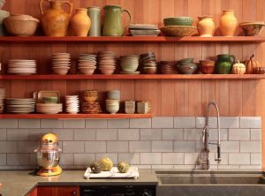 Открытые полки на кухне: фото и идеи дизайна