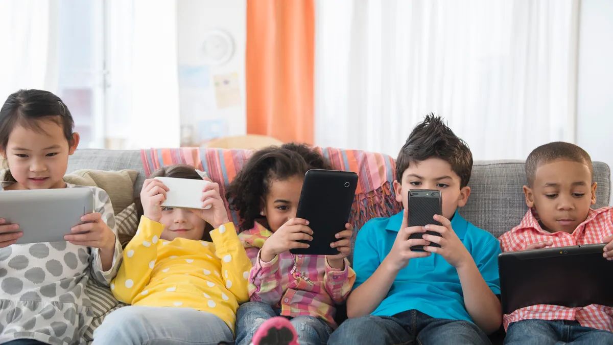 Як телефон впливає на дитячу психіку: Розуміння важливості екранного часу для дітей