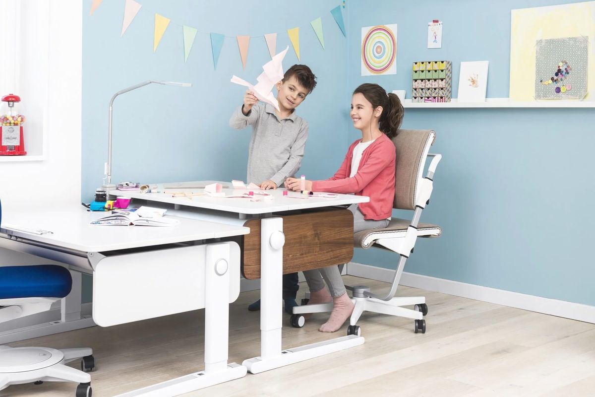 Как правильно выбрать письменный стол и стул для школьника