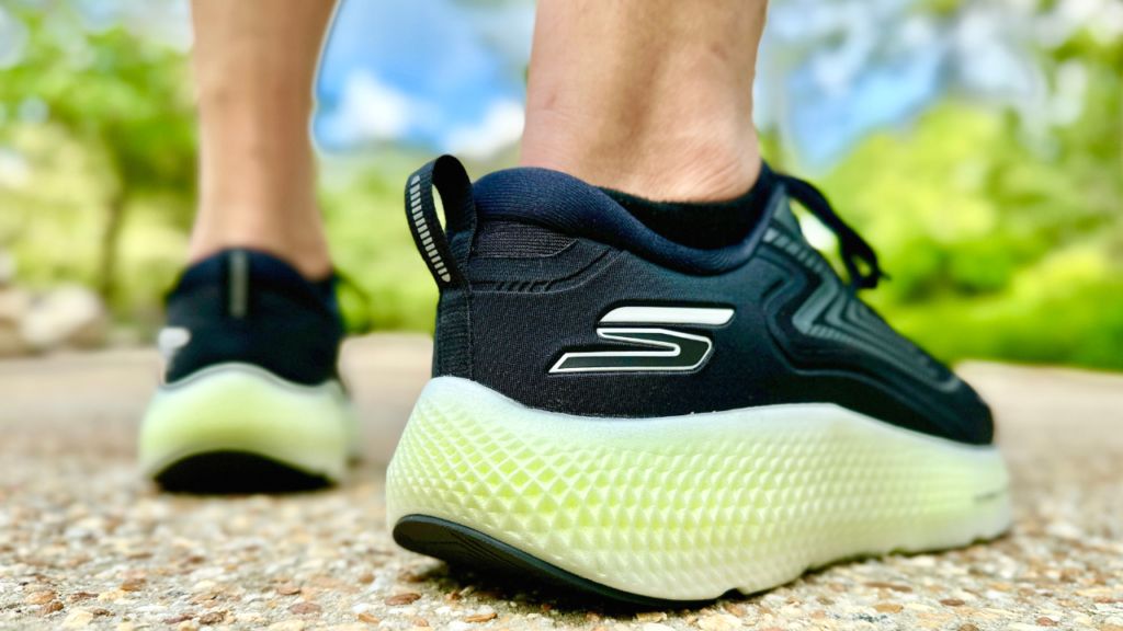 Як вибрати технологічні чоловічі бігові кросівки Skechers