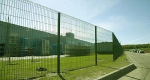 Сетка с ПВХ покрытием: что это, преимущества и где ее заказать