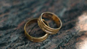 Что означает, если мужчина или жена потеряли обручальное кольцо: народные приметы и суеверия