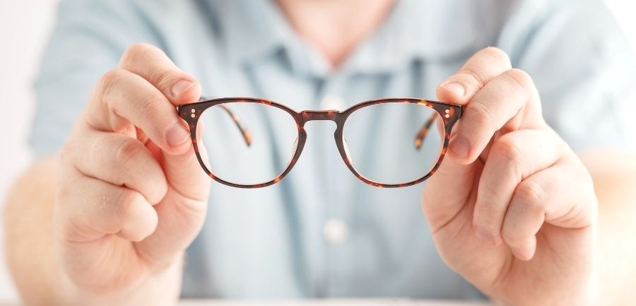 Топ-7 міфів про перевірку зору, в які досі вірять люди